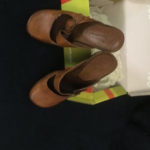 Bare Traps, Women's tan color leather, Giddy style